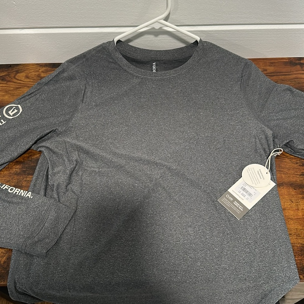 Vuori Men's Medium Long Sleeve Ulawatu 23 Water Tee Charcoal Heather NWT UPF 50